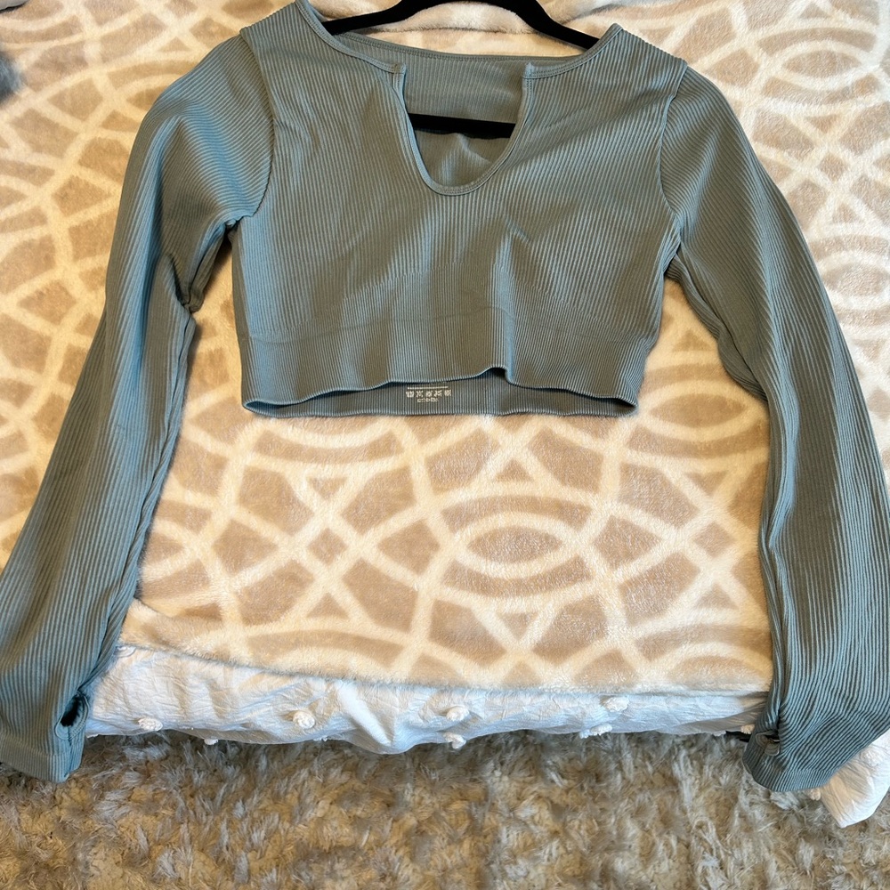 Women’s Long Sleeve Blue Cropped Activewear Top